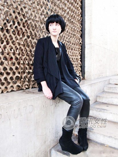 黑裤黑靴——潮流懒人巧过冬!