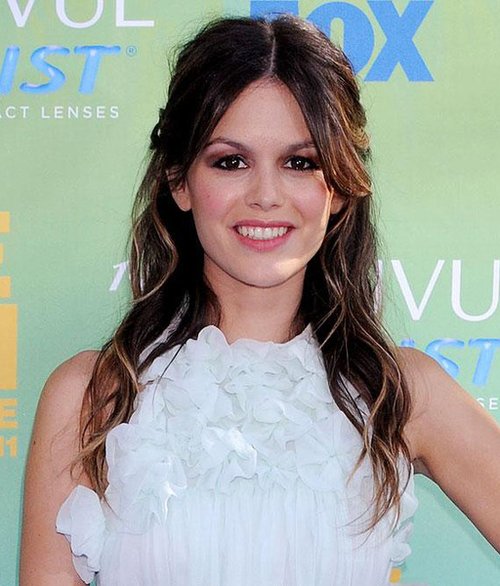 瑞切尔·贝尔森(rachel bilson)   自然微卷的发尾,中分婉约的