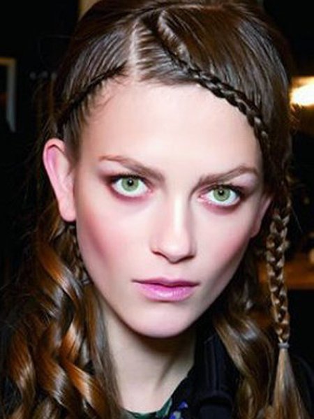 必学!最新流行的古典麻花辫样式