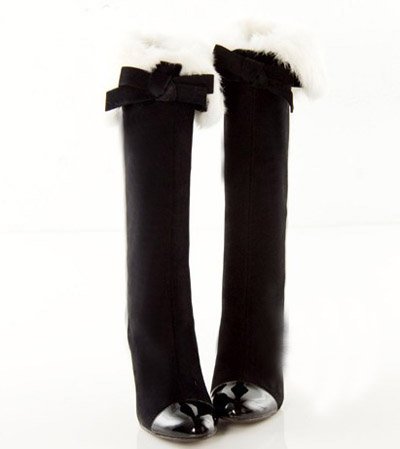 Older women were thin were favorites with high boots