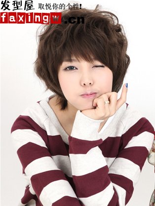今秋最红女生短发<em>纹理烫发型</em>(图)_女性_腾讯网