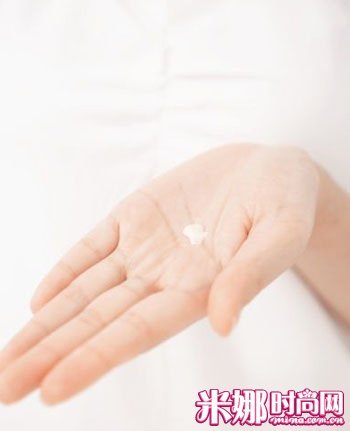 化妆棉VS手掌心 养出水美人_女性_腾讯网