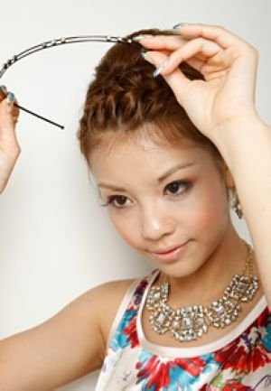 巧<em>编短发</em> 立刻变身派对女郎_陵塘箫雨声_新浪