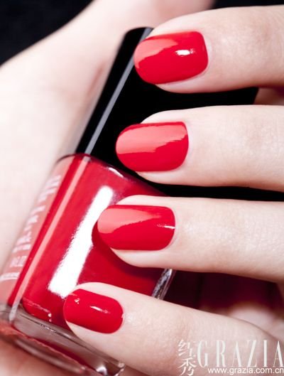 姑娘都有红色甲油 珠光爆裂纹全方位评测