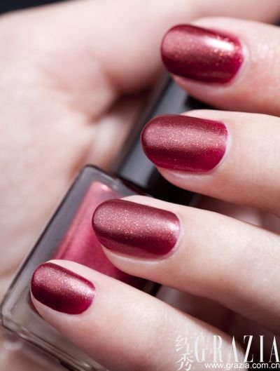 姑娘都有红色甲油 珠光爆裂纹全方位评测