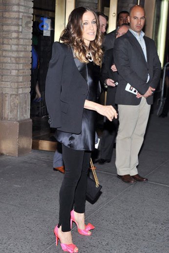 Stunning red clogs Is not love a woman makes perfect ?