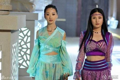 娇艳雪莲 美差姑娘南国秀风采