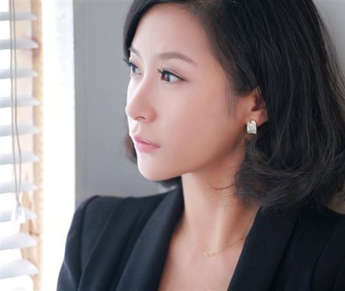 《穿越!请闭眼》女主演朱璇的清纯写真