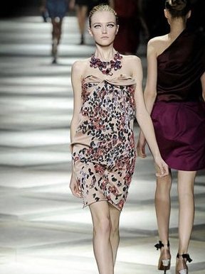 Wedding dress is also party jersey that turns
