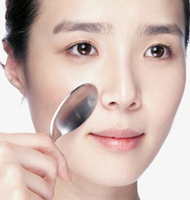 勺子按摩法 抗皱绝不是问题