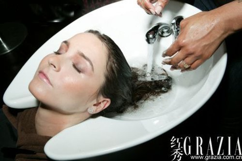 正确<em>洗发</em>少<em>掉头发</em>头皮清爽(组图)--中国美发门