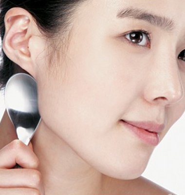 勺子按摩法 抗皱绝不是问题