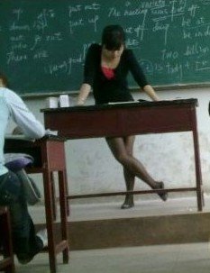女教师禁穿黑丝袜引热议