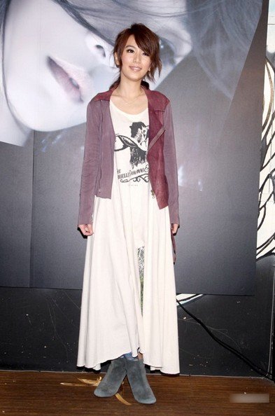 HEBE单飞华丽百变战服大赏 - 服饰<em>搭配</em> - 北京