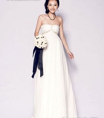 White wedding dress black element is still clever subversion