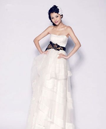 White wedding dress black element is still clever subversion