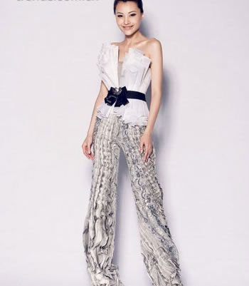 White wedding dress black element is still clever subversion