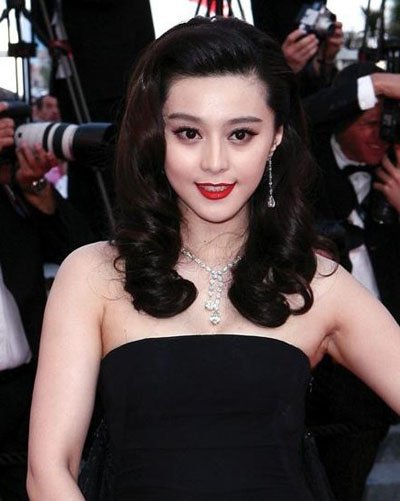 范冰冰长卷发甜美新年发型(组图)