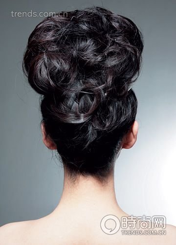 三叶草发箍打造<em>高贵新娘发型</em>_女性_腾讯网