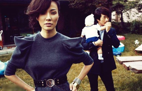 权相宇孙泰英<em>大胆</em>写真庆纸婚 儿子<em>照片</em>首曝光