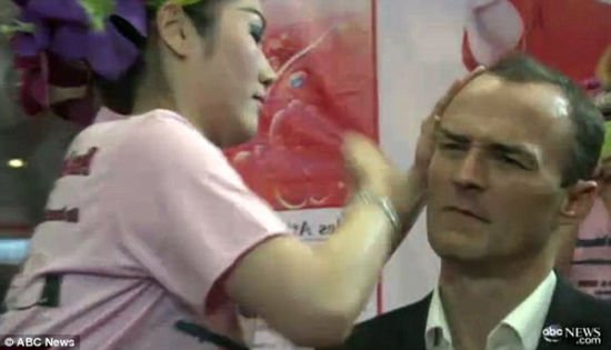 泰国扇耳光美容疗法 你愿花钱买痛吗_<em>女性</em>_