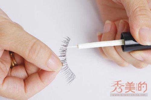 正确戴假睫毛 双眸神采飞扬