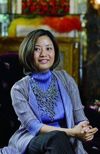 设计大师手中的中国新娘顶级<em>嫁衣</em>_<em>女性</em>_腾讯