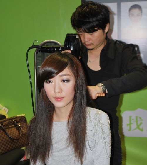 臭美网<em>在线发型设计</em>