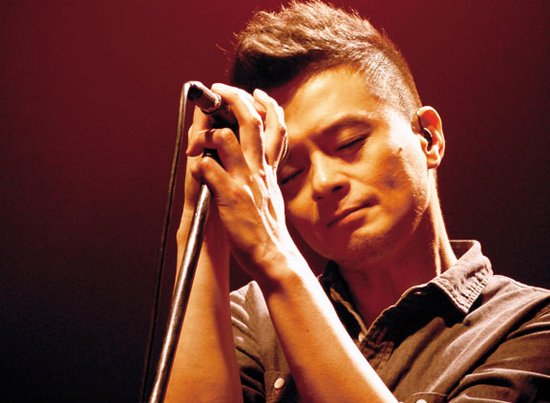 黄耀明:温柔中的下流