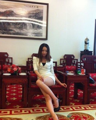 一夜成名 微博晒 <em>干爹</em> 居家写真曝光_<em>女性</em>_腾讯