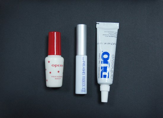 假睫毛胶水大比拼 谁是十项全能选手?