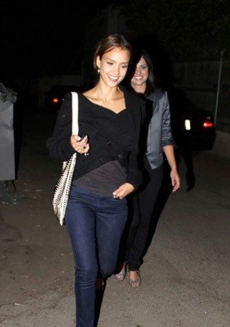 针织<em>小开衫</em>最HOT 明星抢着穿_女性_腾讯网