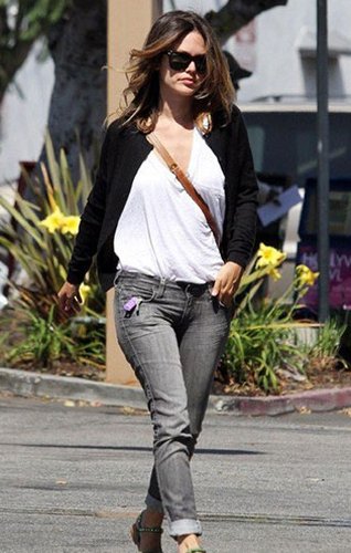 街拍明星基本款<em>针织</em>衫巧<em>搭配</em>_女性_腾讯网