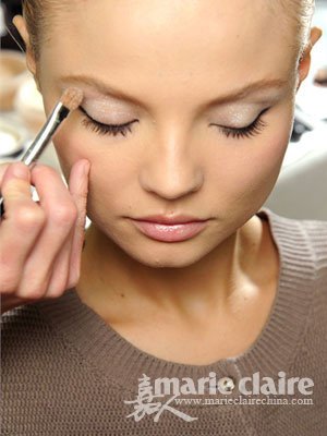 编辑推荐 情人节深瞳魅影桃花妆必备单品