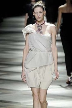 Wedding dress is also party jersey that turns