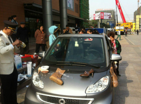 疯狂网购后遗症凸显 有钱不如在港城置套房_频