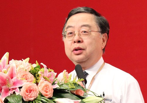 陈启宗:国家没有强奸房地产商 反而救了他们