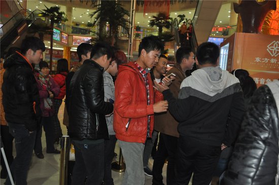 东方新天地-腾讯微信语音免费饮料机感恩大赠