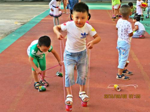 临沂童星滨河校区开展晨间户外锻炼活动