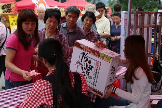 16道螺味全球首发吸引近千市民“寻味”华润凯旋门