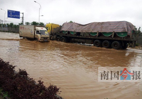 2014年第一场暴雨袭来 柳州进入强对流天气高