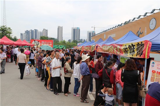 16道螺味全球首发吸引近千市民“寻味”华润凯旋门