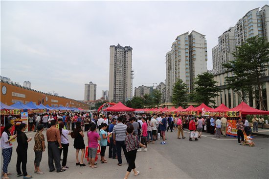16道螺味全球首发吸引近千市民“寻味”华润凯旋门