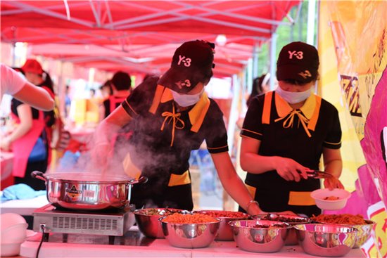 16道螺味全球首发吸引近千市民“寻味”华润凯旋门
