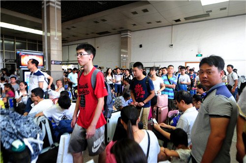 柳州:暑运铁路客流持续高涨 车票紧张!_频道-柳