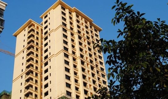 香颂大道如今全部封顶 其中一栋拆外架