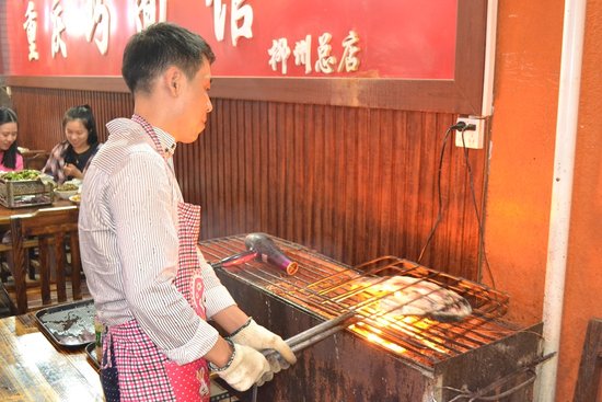东街美味之重庆万州烤鱼