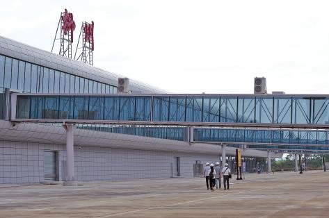 与新航站楼无缝对接的登机廊桥