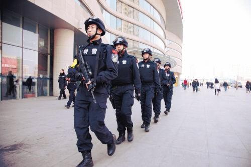 辽宁万余警力24小时武装巡逻 举报涉恐奖50万_大辽网_腾讯网