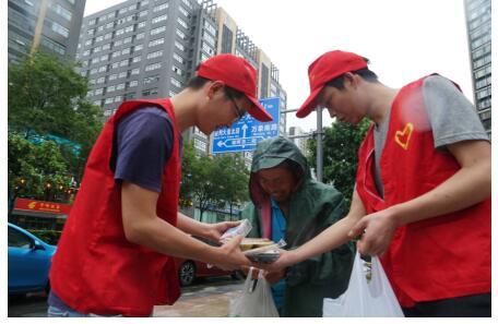 中建三局总包安装志愿者风里雨里支持你们